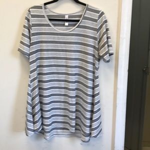 Lularoe Large Perfect T
